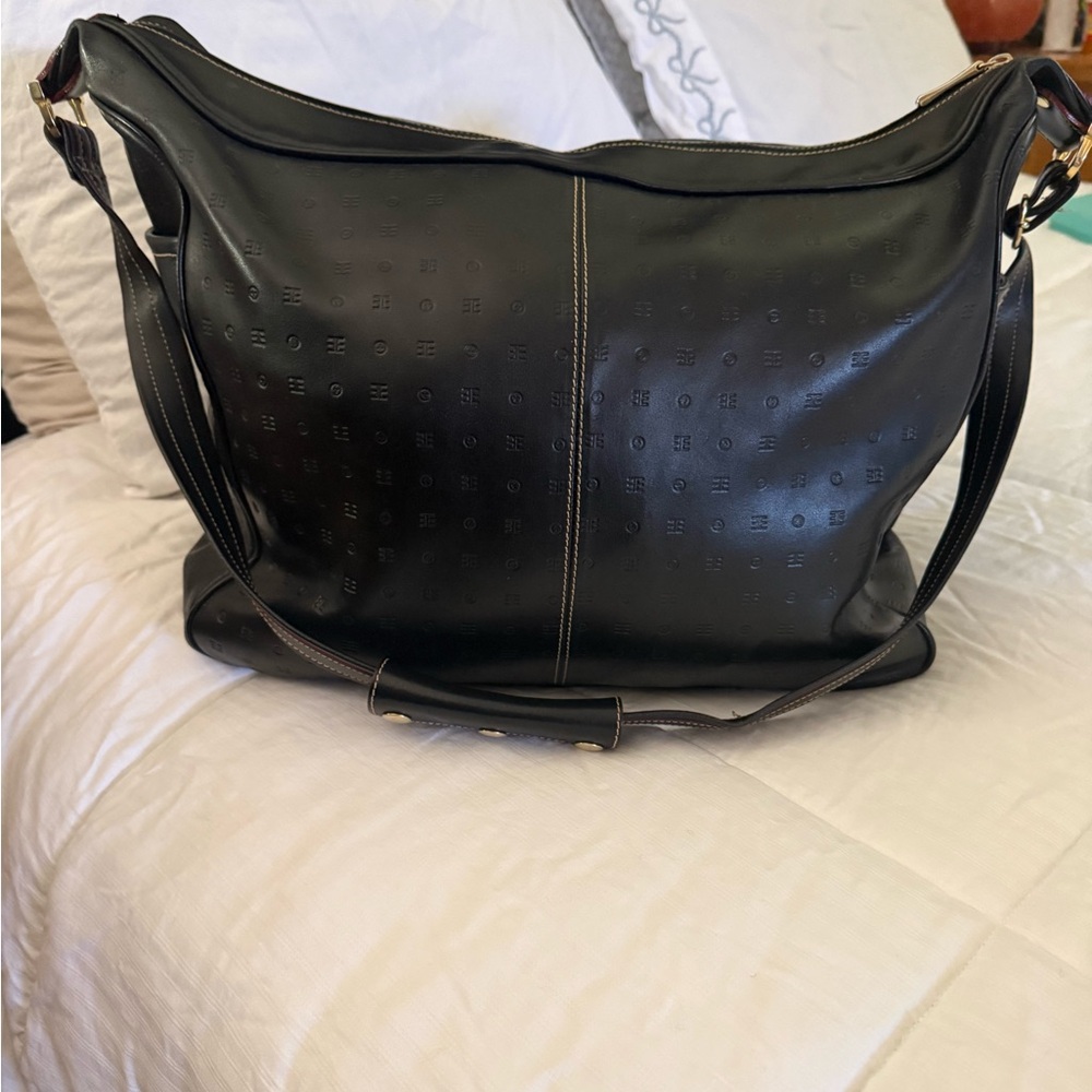 Arcadia Classic Black Leather Shoulder Bag - Picture 3 of 13